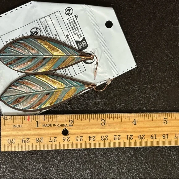 π₯2/$24 or 3/$30π₯ Boho Style Jade, Brown, and Gold Dangling Leaf Earrings. NWT - Picture 4 of 5